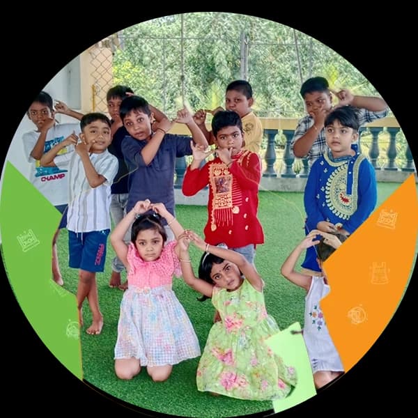 magnifying-glass-student